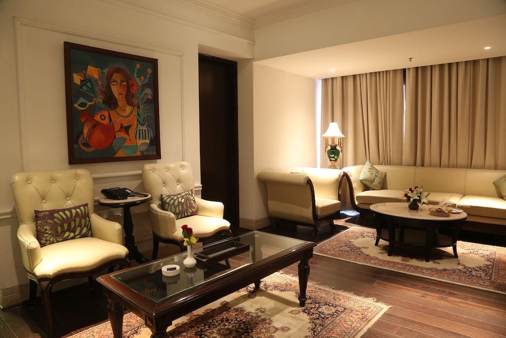 Hotel The Ashok, Nové Dillí Exteriér fotografie A living room at the Taj Mahal Palace, Mumbai