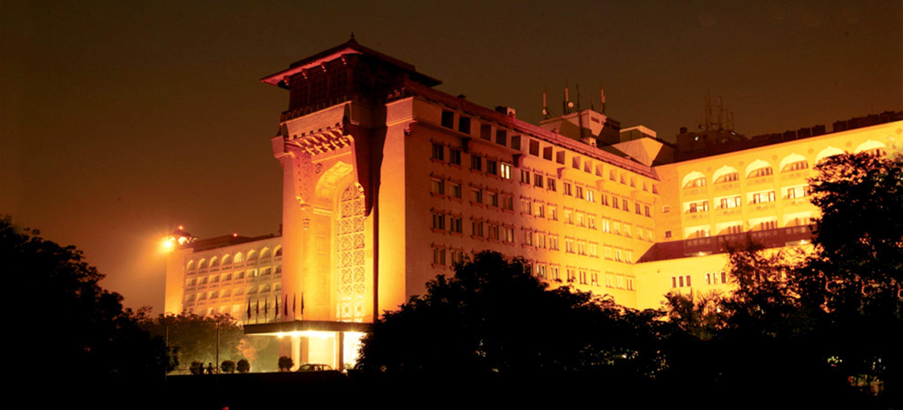 Hotel The Ashok, Nové Dillí Exteriér fotografie The Grand Hotel at night