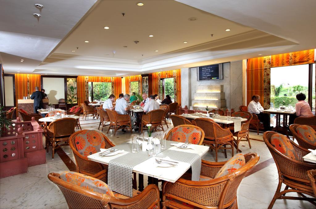 Hotel The Ashok, Nové Dillí Exteriér fotografie The restaurant