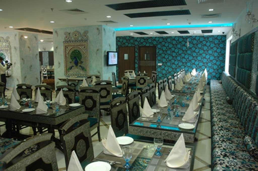 Hotel The Ashok, Nové Dillí Restaurace fotografie The interior of the restaurant